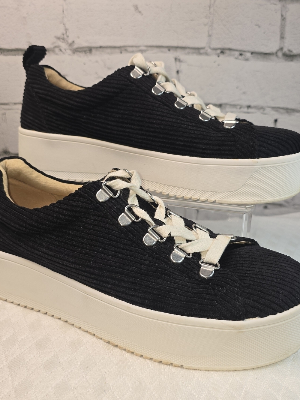YELLOW BOX HADLEE BLACK CORDUROY PLATFORM SNEAKERS WOMENS SIZE 10 EUC